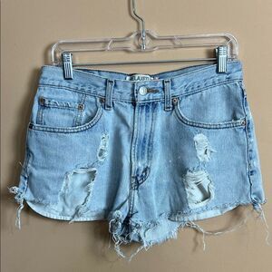 Vintage Levi’s Men’s Size 32/Women’s Size 6 Relaxed Fit 550 Cutoff Wedgie Shorts